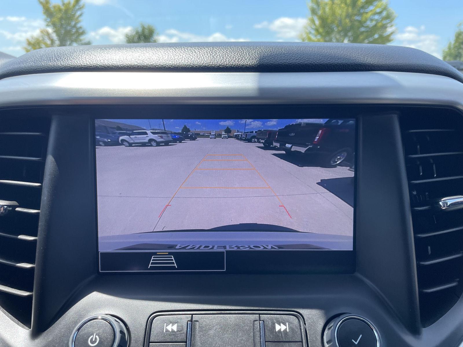 Vehicle photo 24