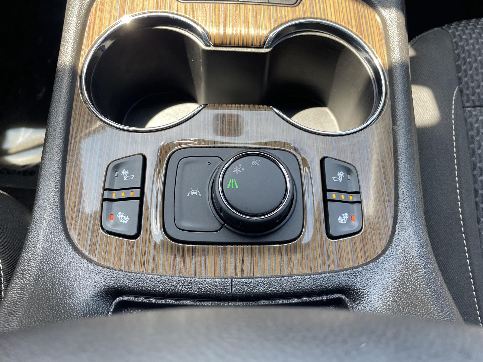 Vehicle photo 28