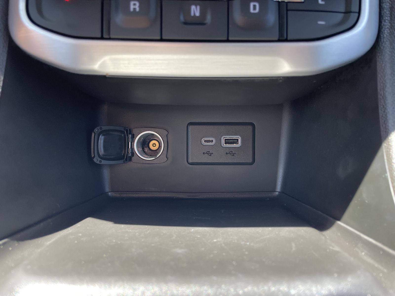 Vehicle photo 29