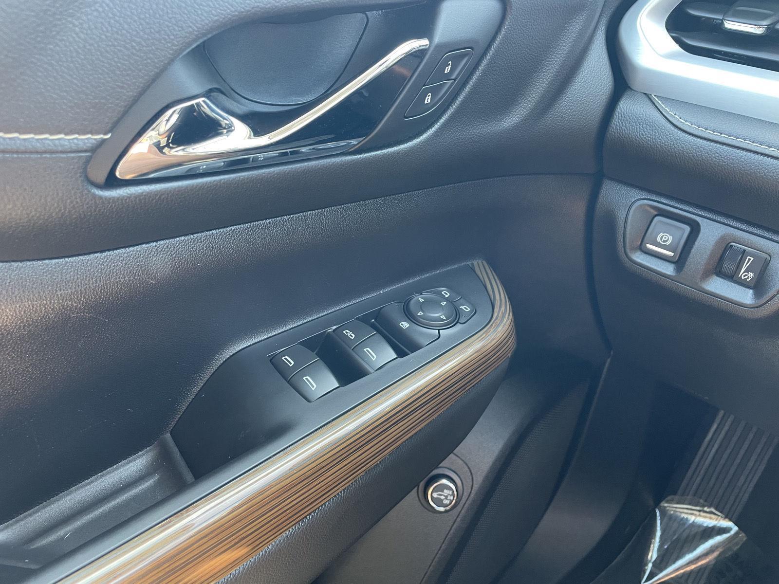 Vehicle photo 30