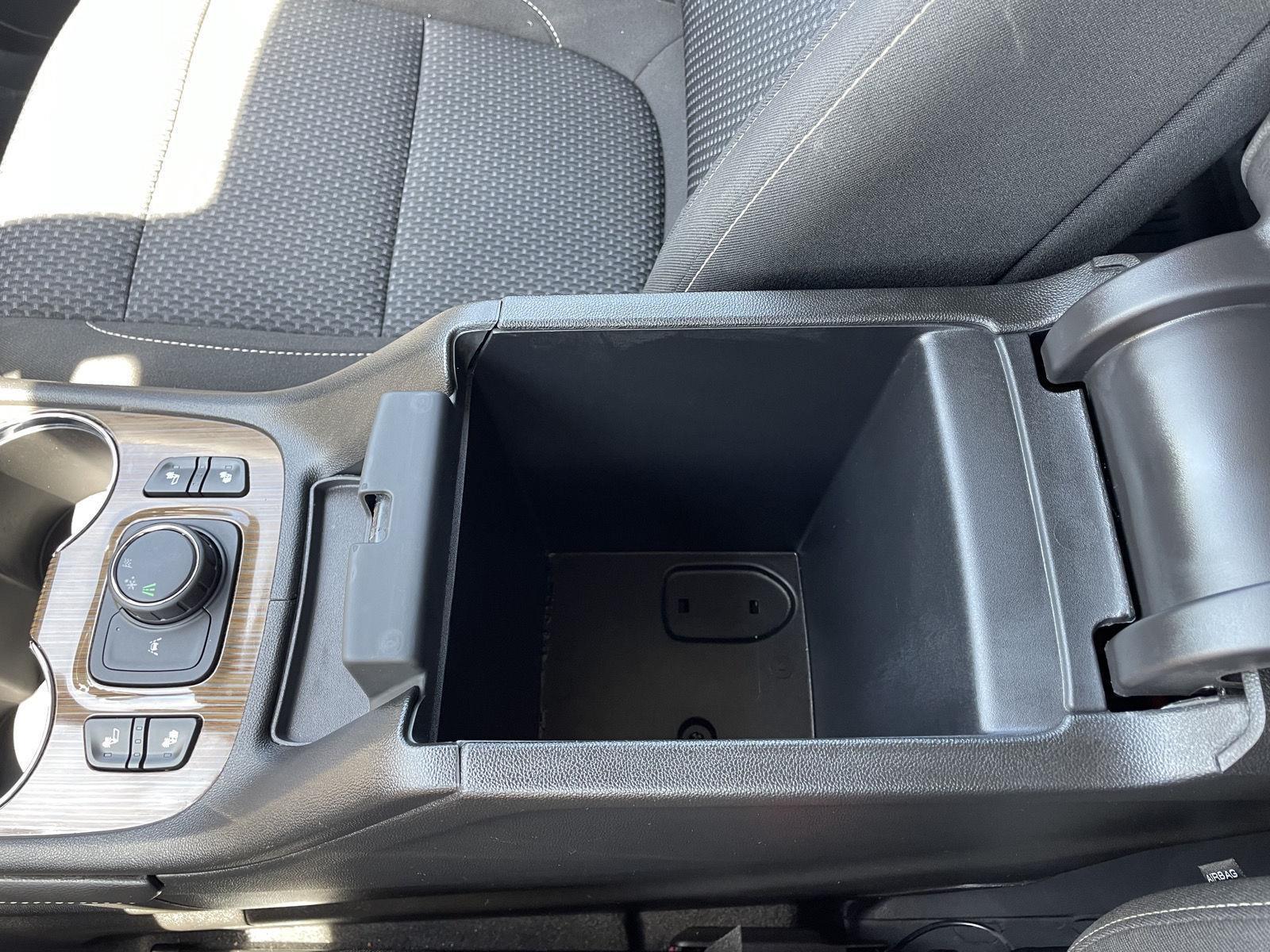 Vehicle photo 31