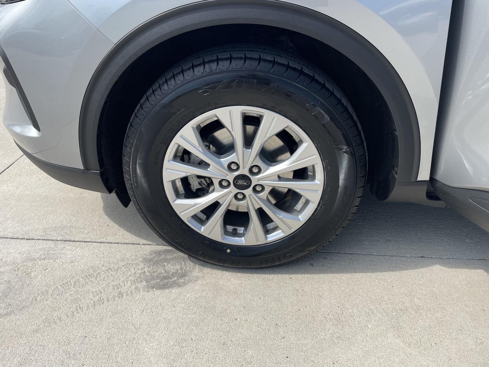 Vehicle photo 10