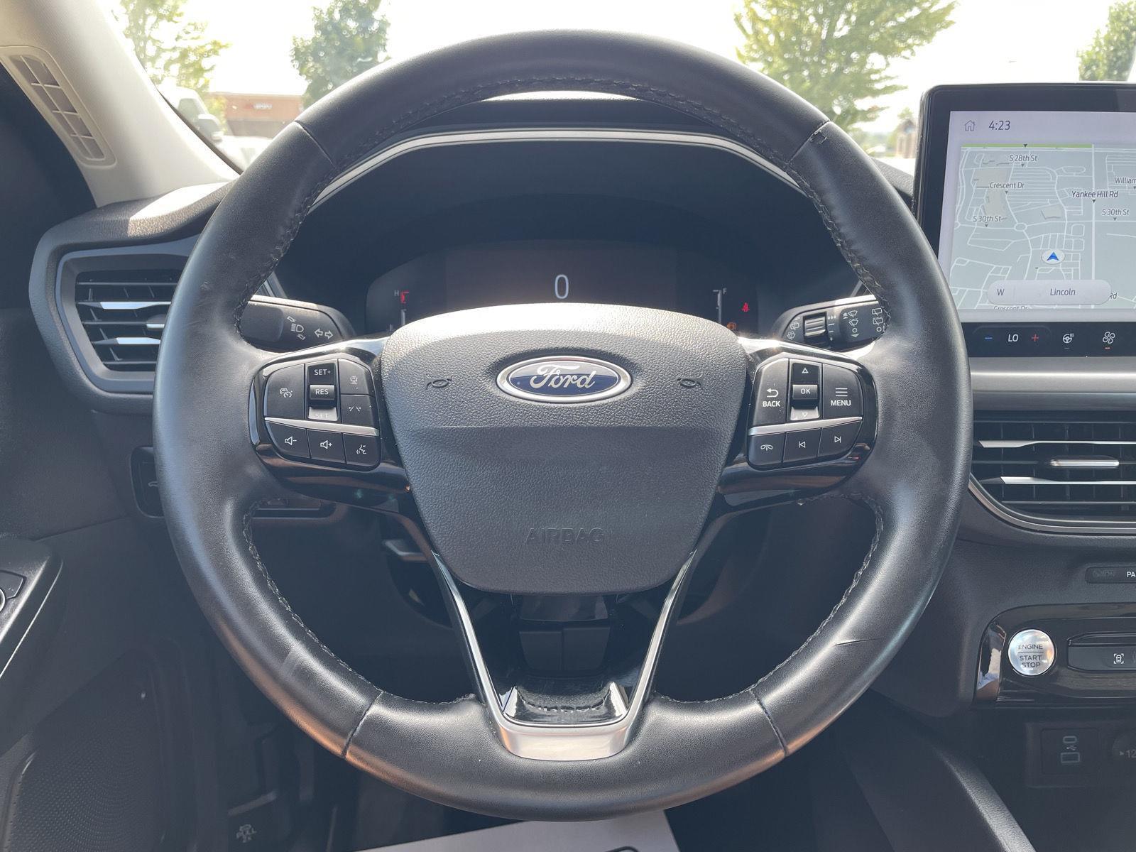 Vehicle photo 12