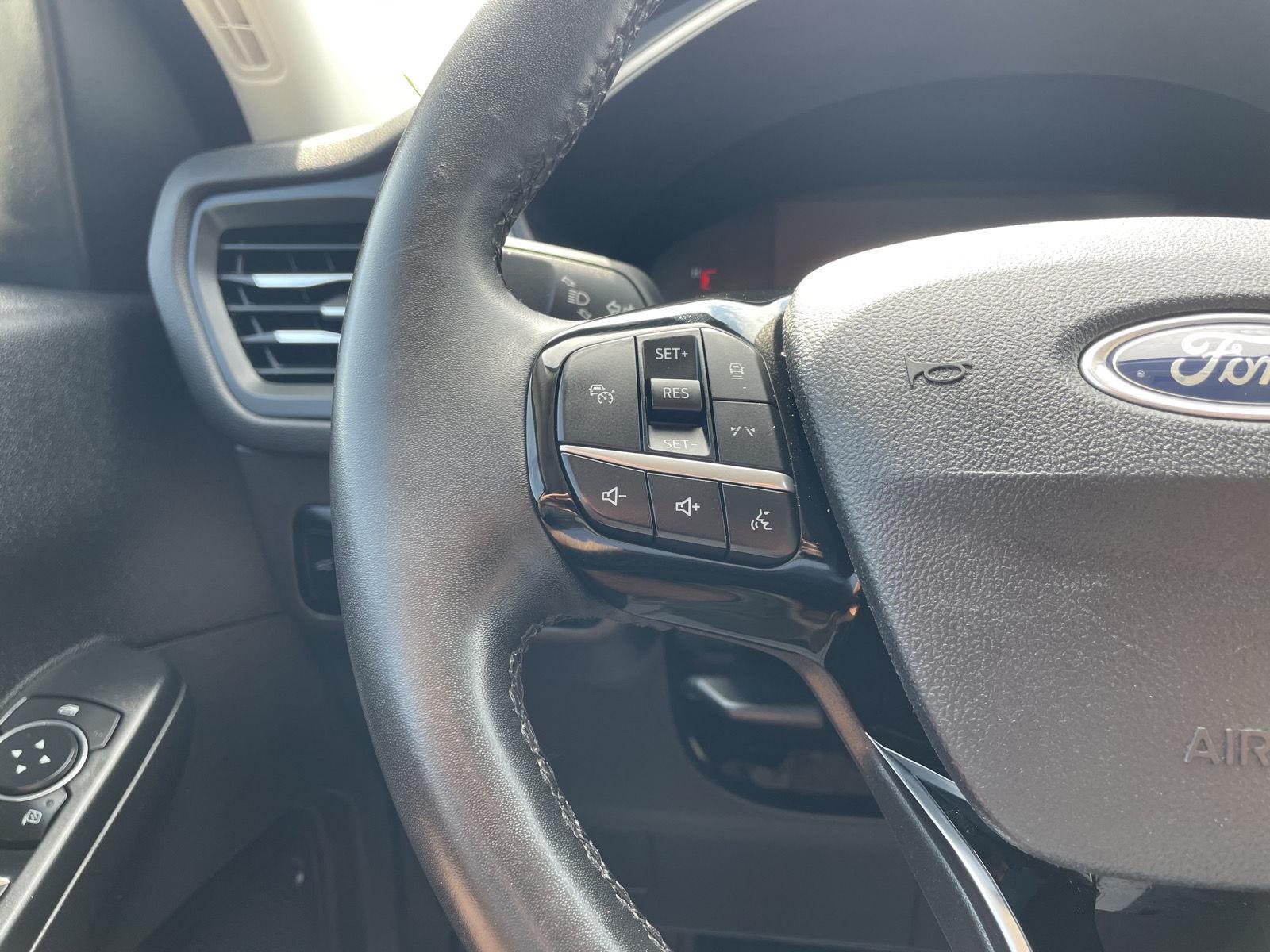 Vehicle photo 13