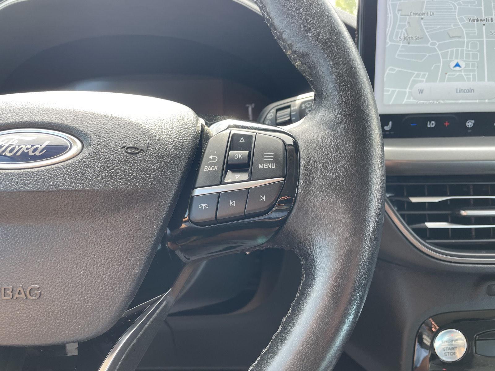 Vehicle photo 14