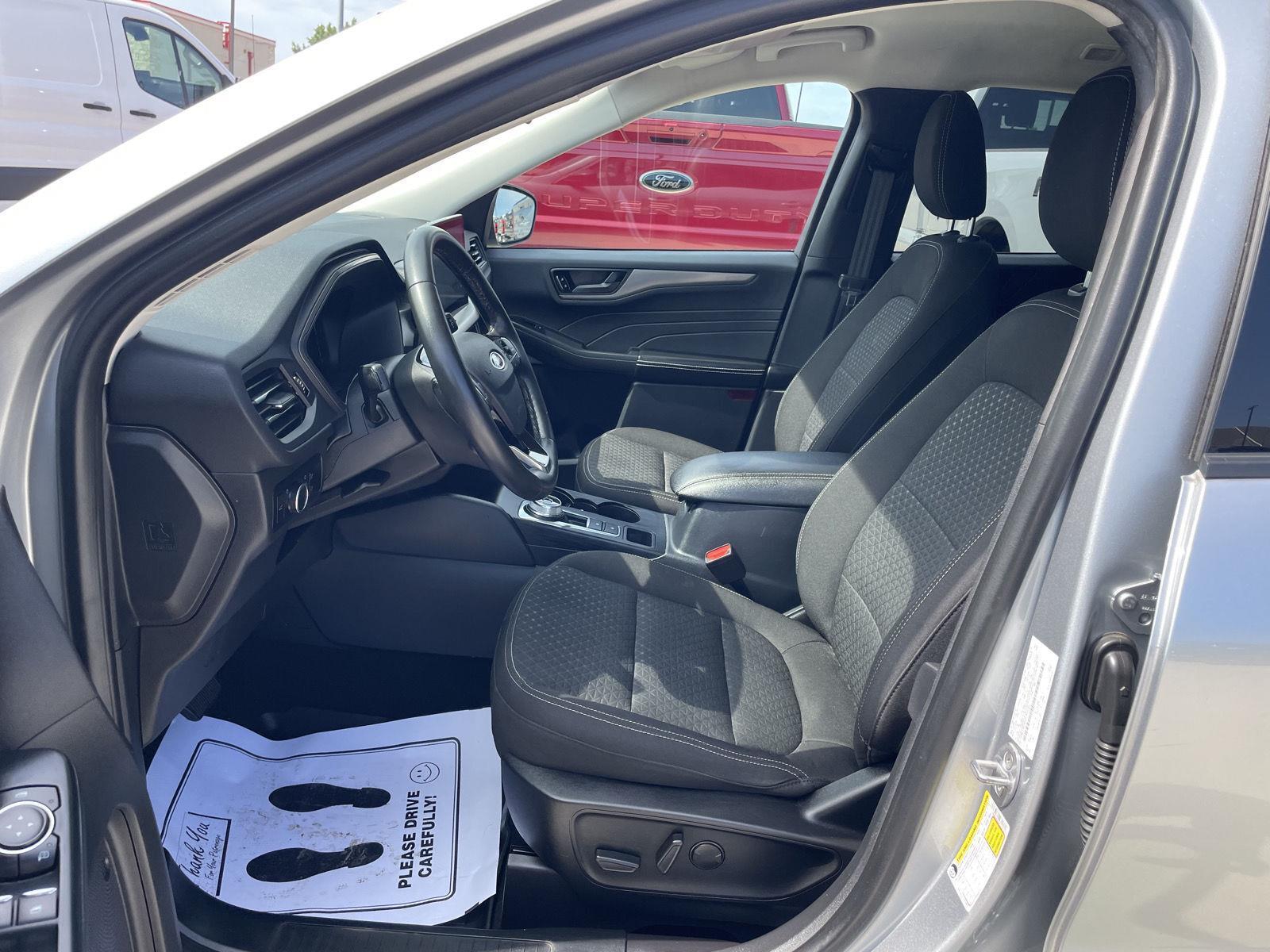 Vehicle photo 17