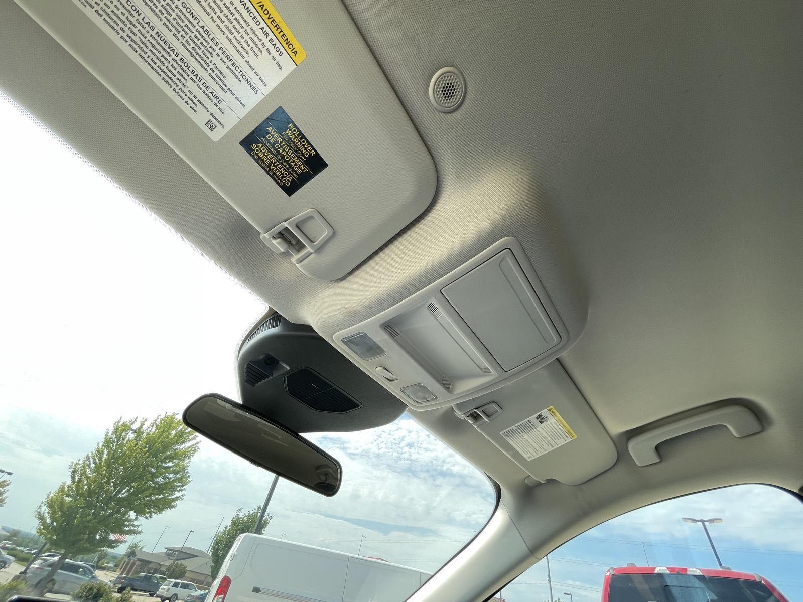 Vehicle photo 21