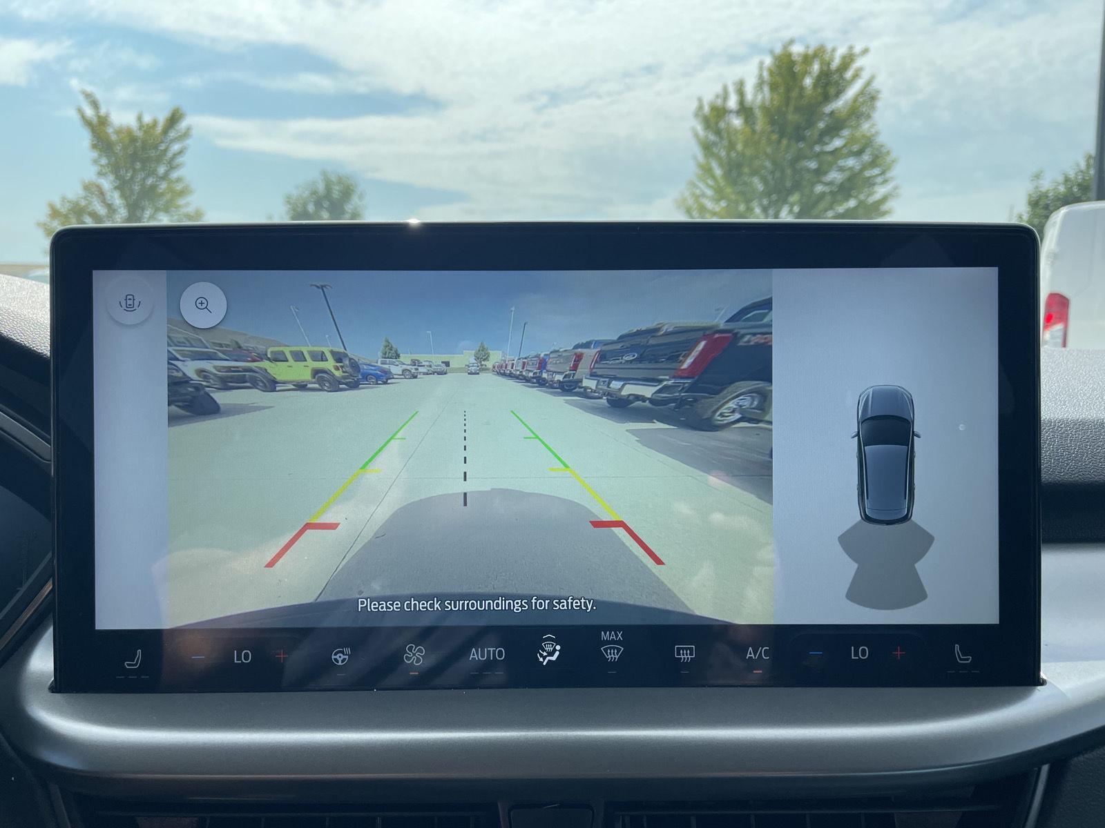 Vehicle photo 23