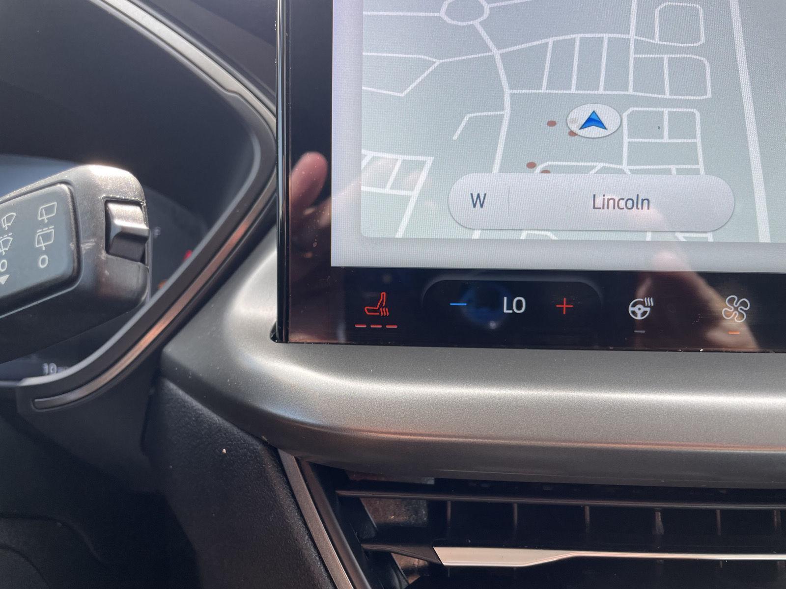 Vehicle photo 25
