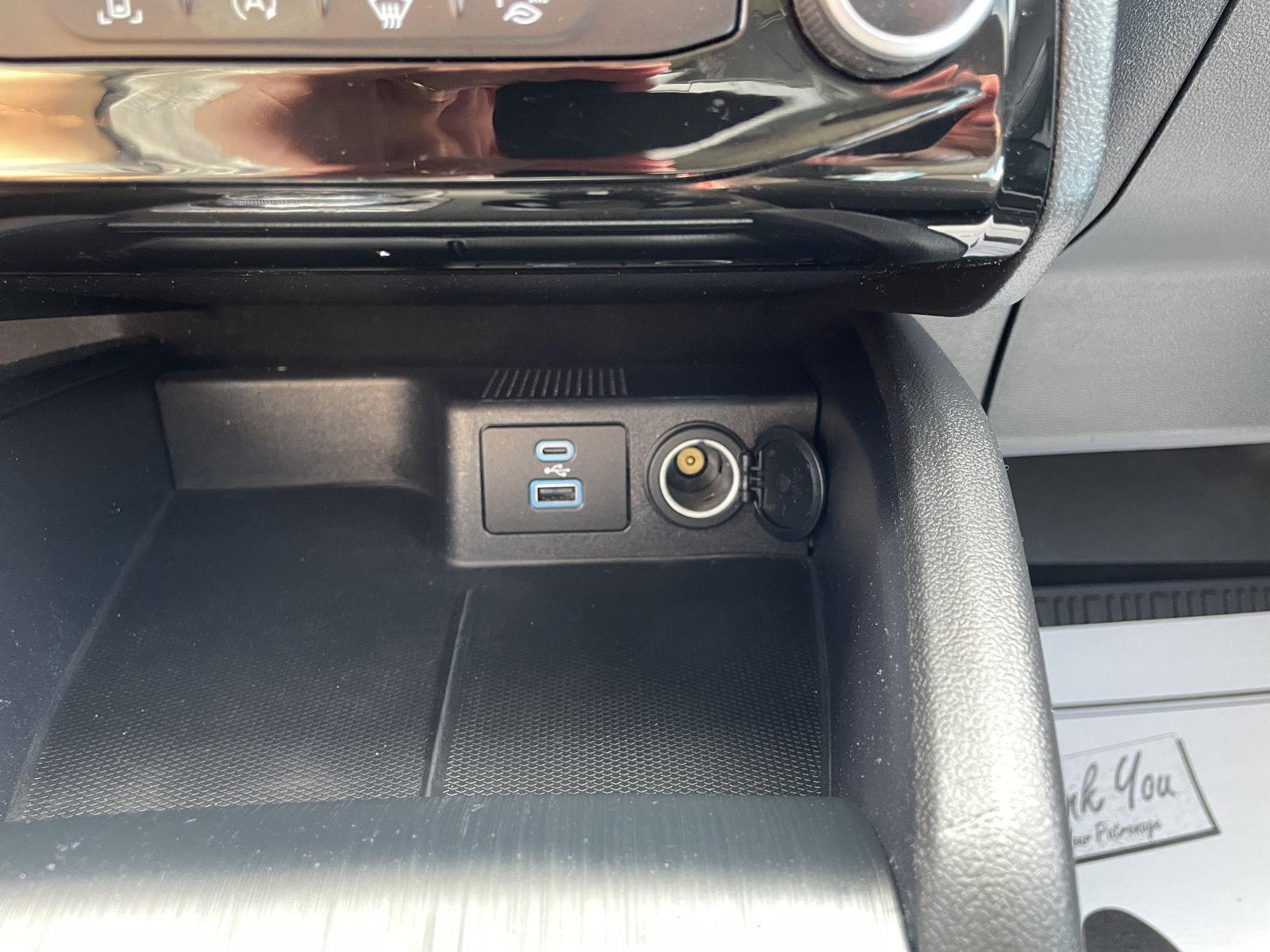 Vehicle photo 28