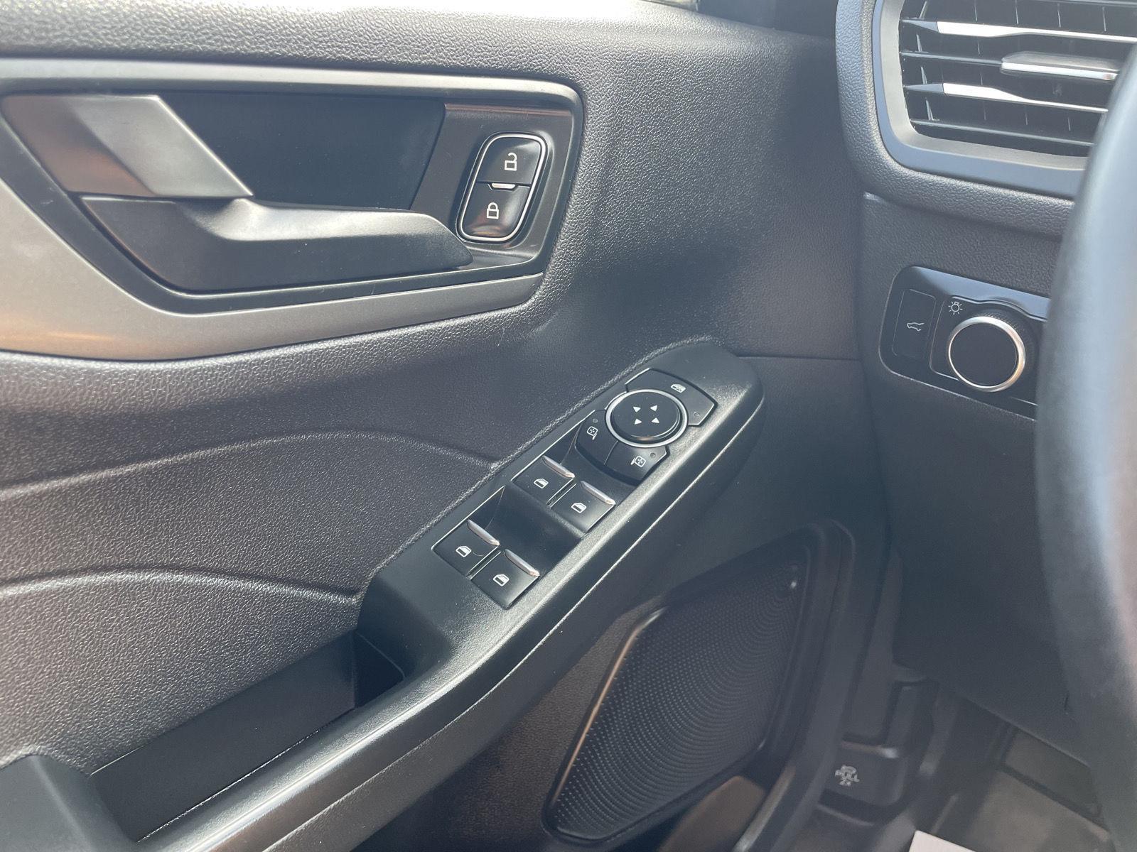 Vehicle photo 29