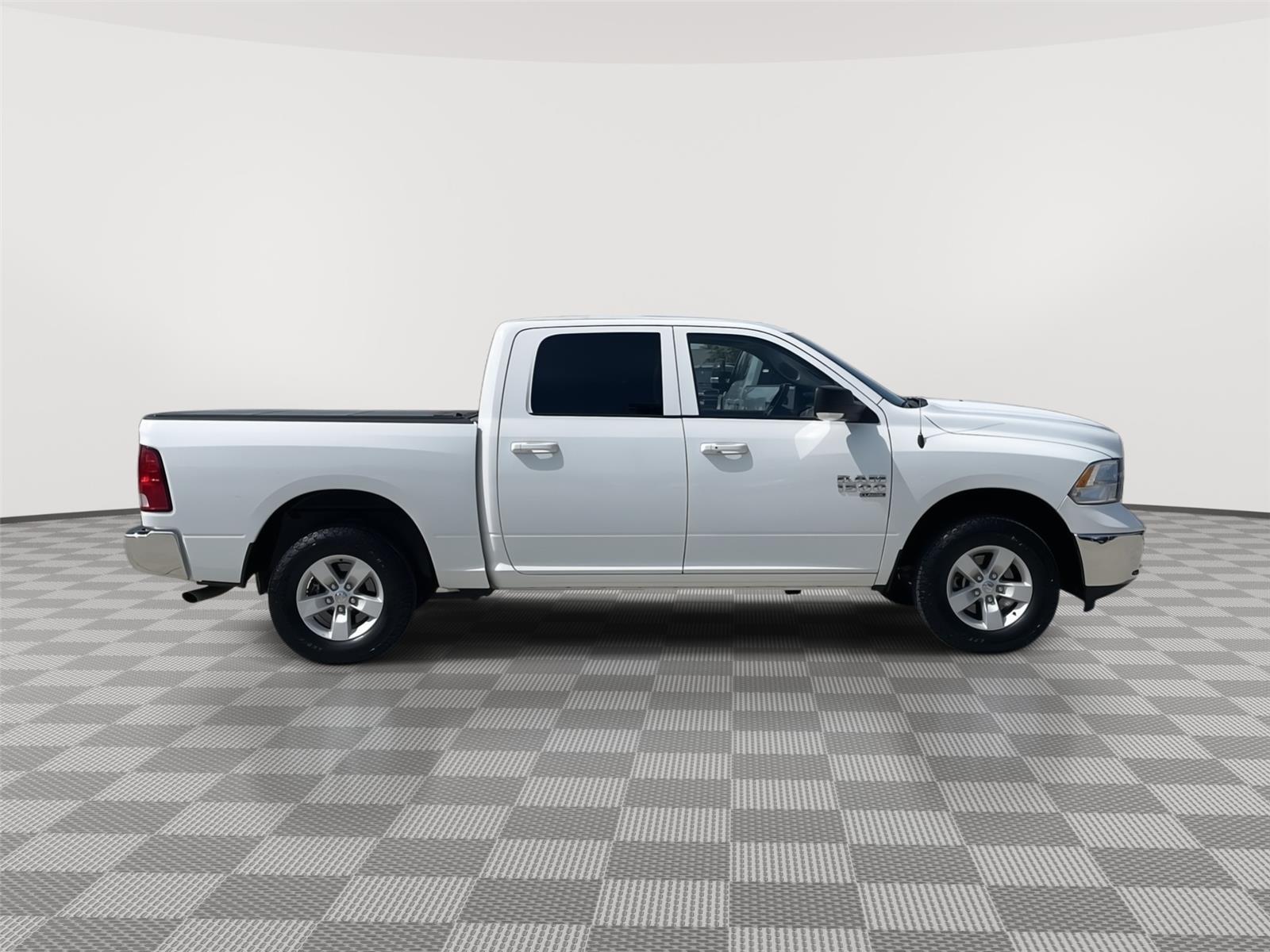 Vehicle photo 6