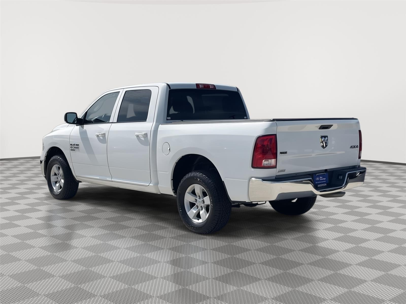 Vehicle photo 9