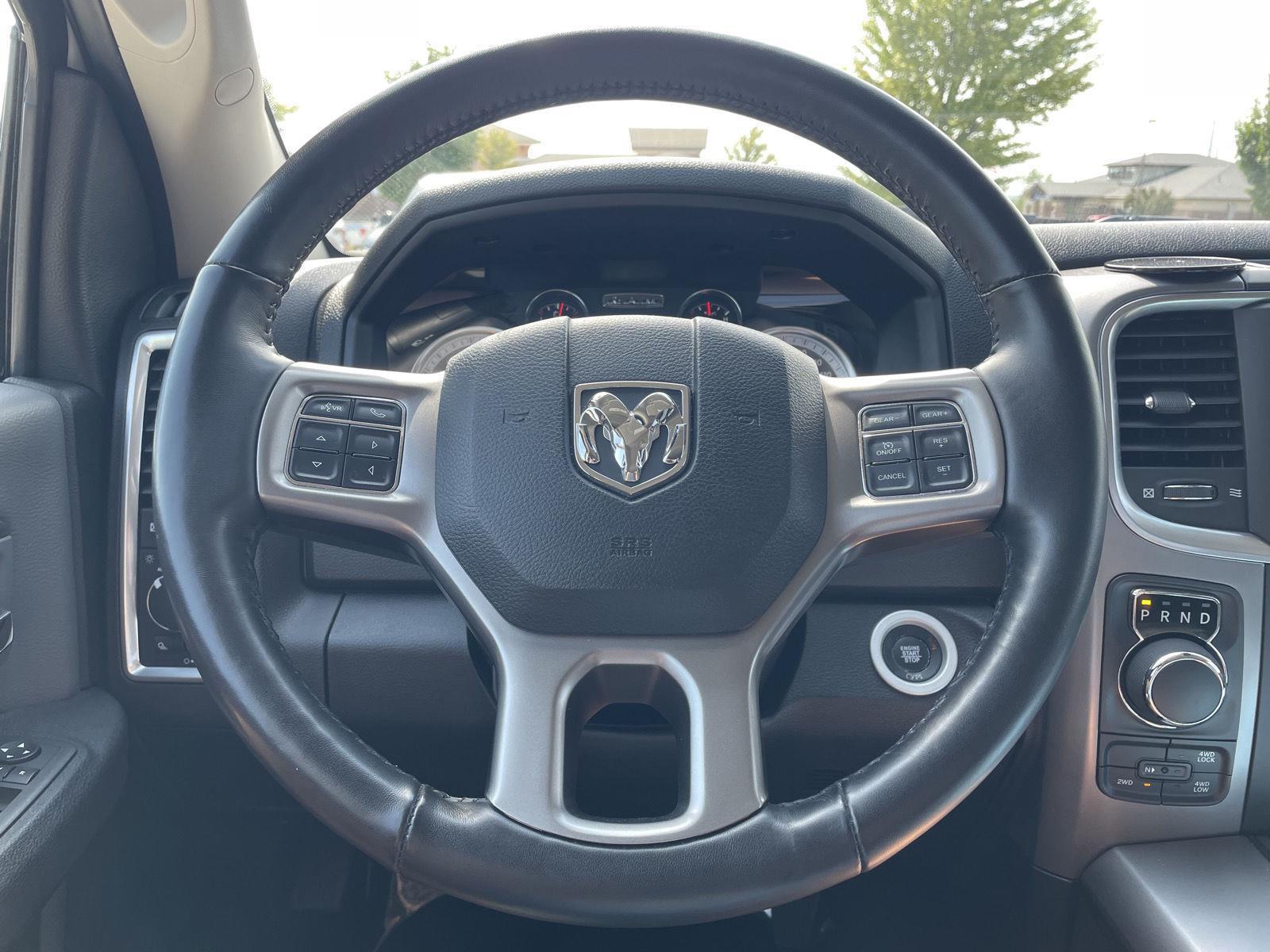 Vehicle photo 12