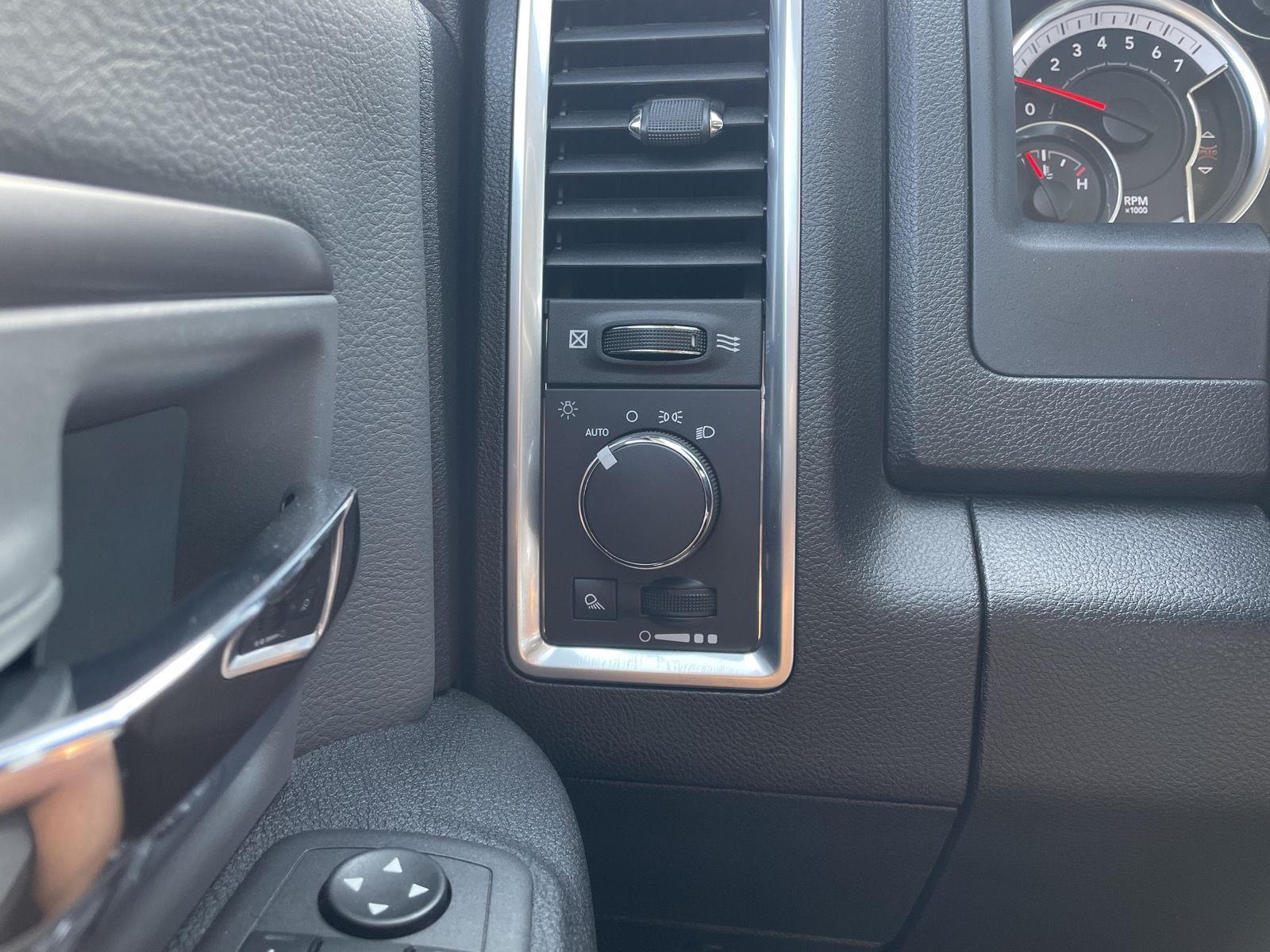 Vehicle photo 16