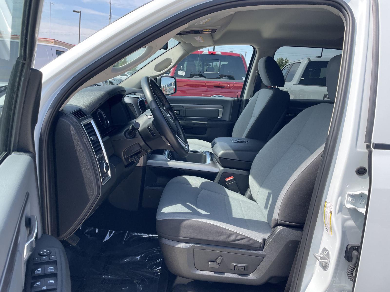 Vehicle photo 17
