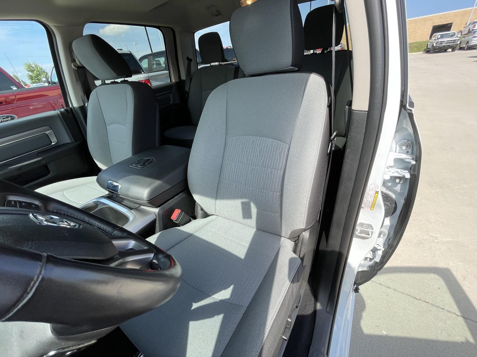 Vehicle photo 18