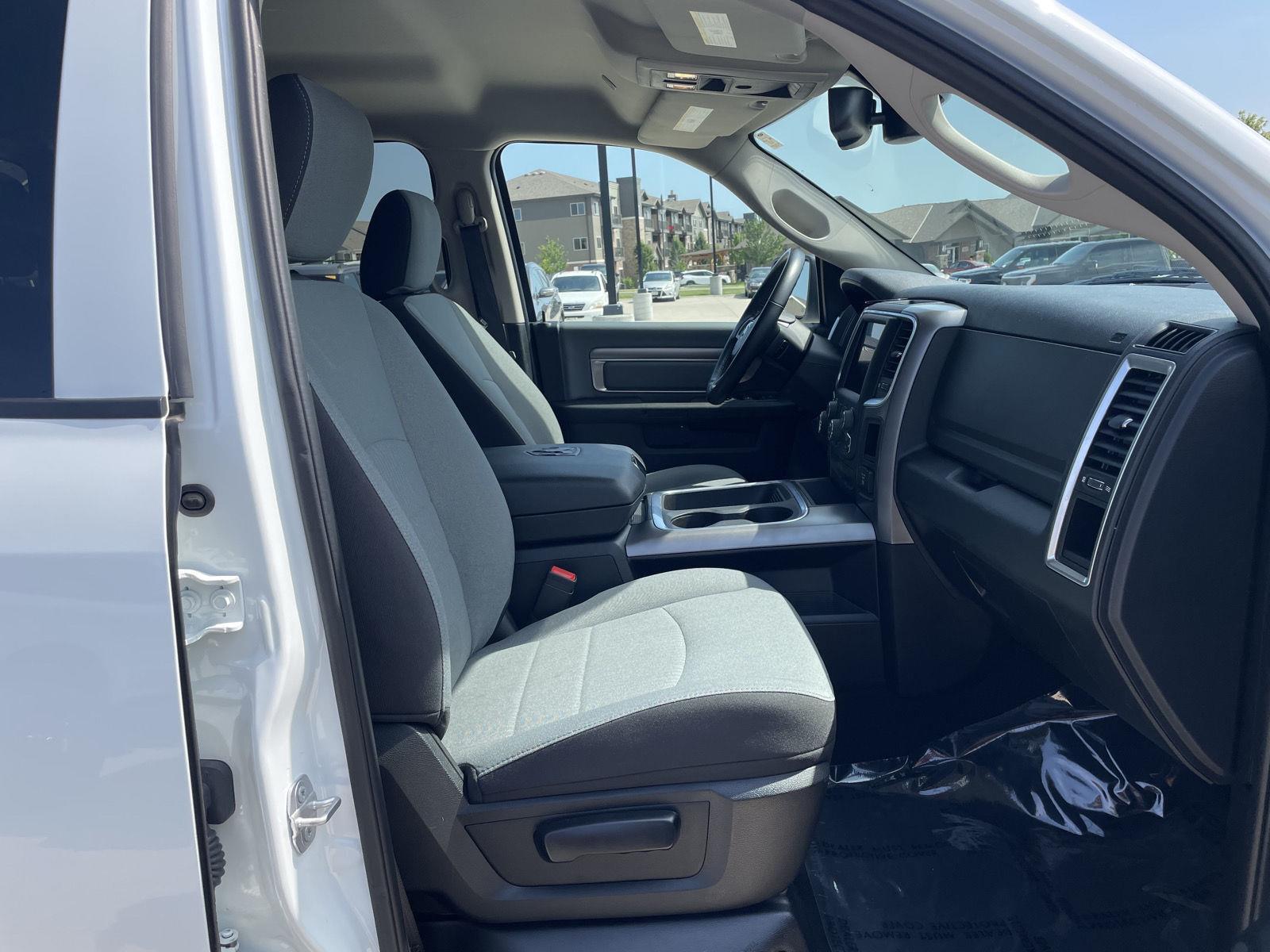 Vehicle photo 19
