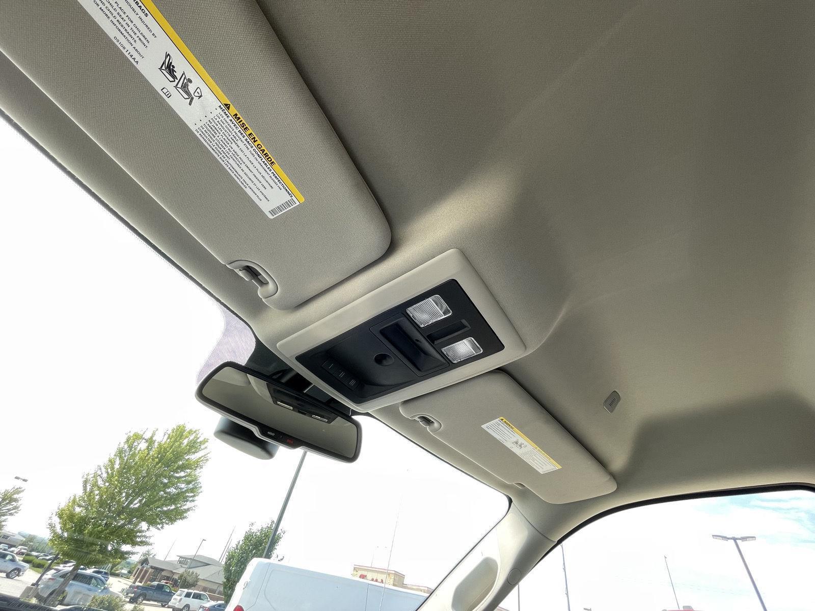 Vehicle photo 21