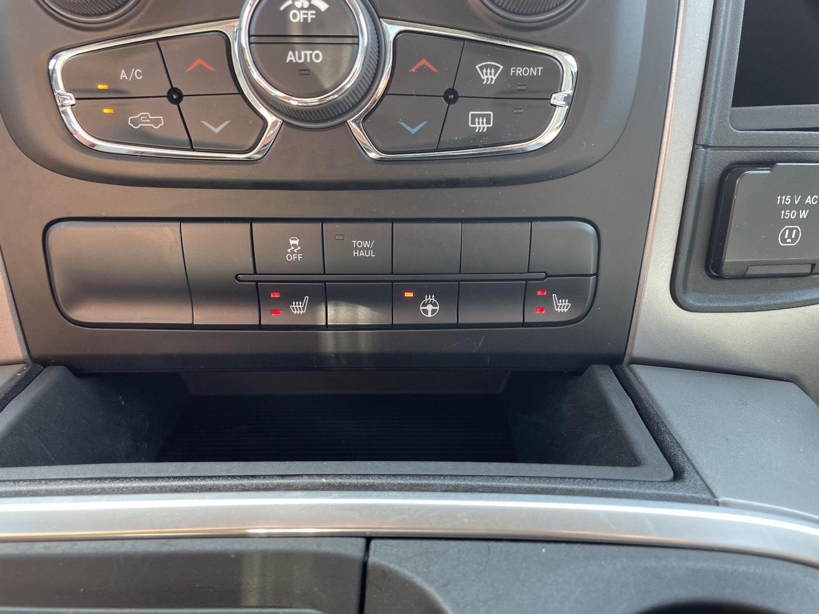 Vehicle photo 26