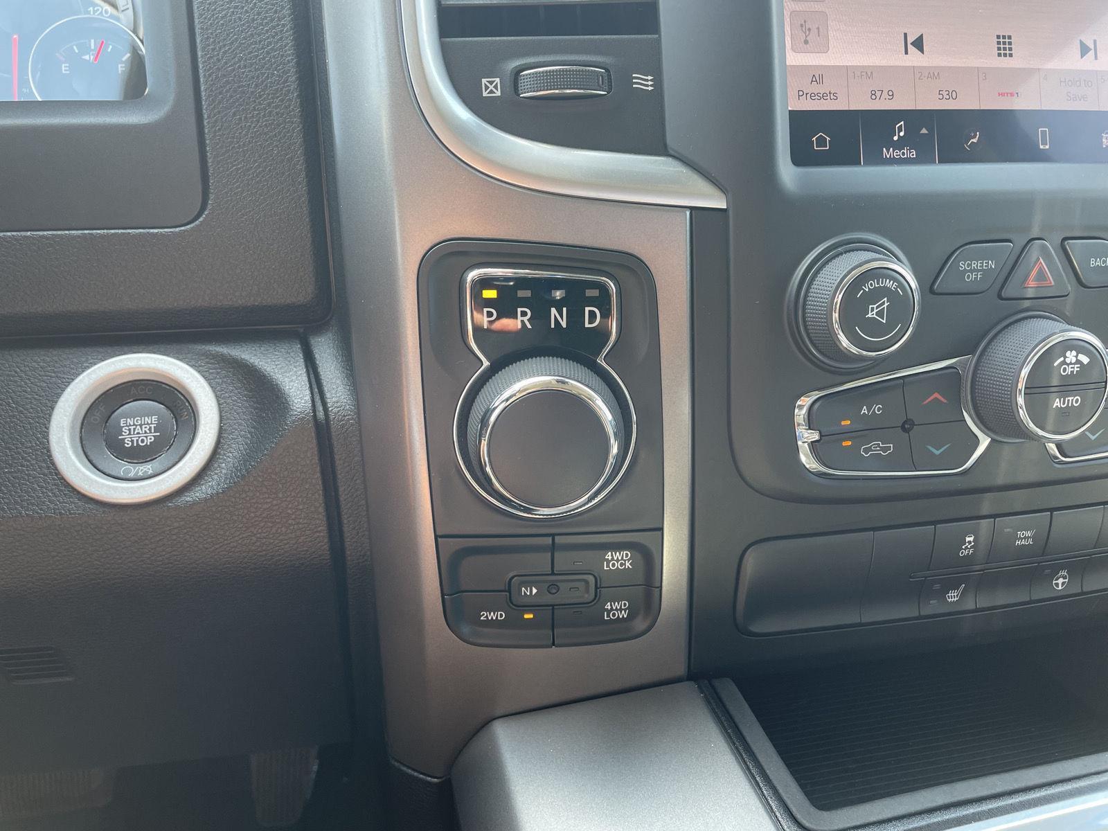 Vehicle photo 29