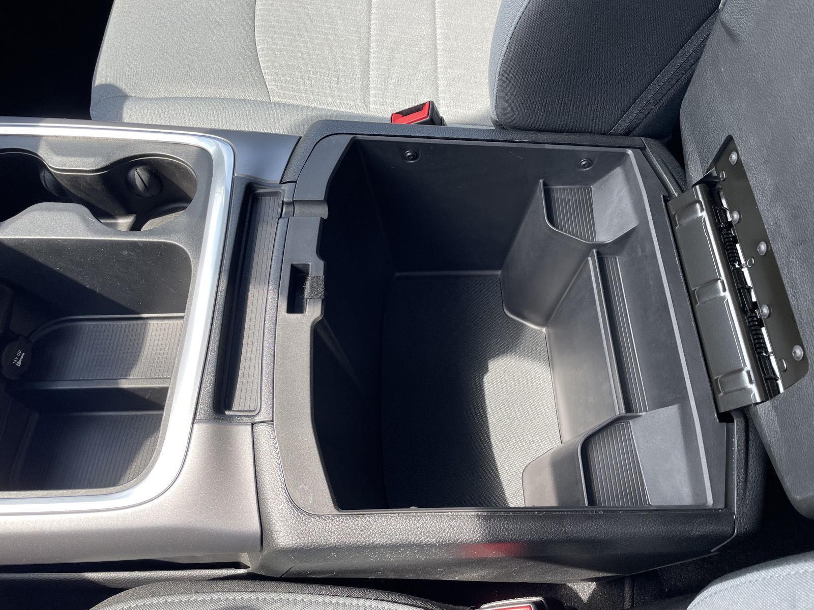 Vehicle photo 30