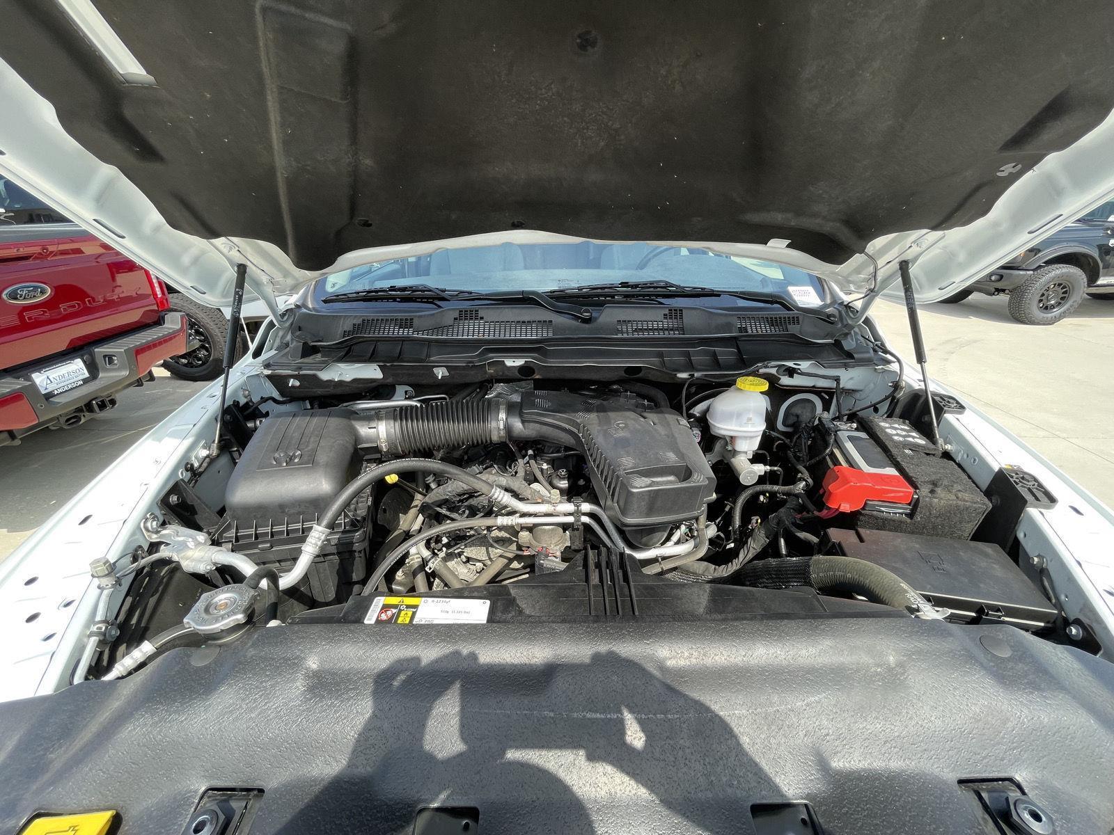 Vehicle photo 33