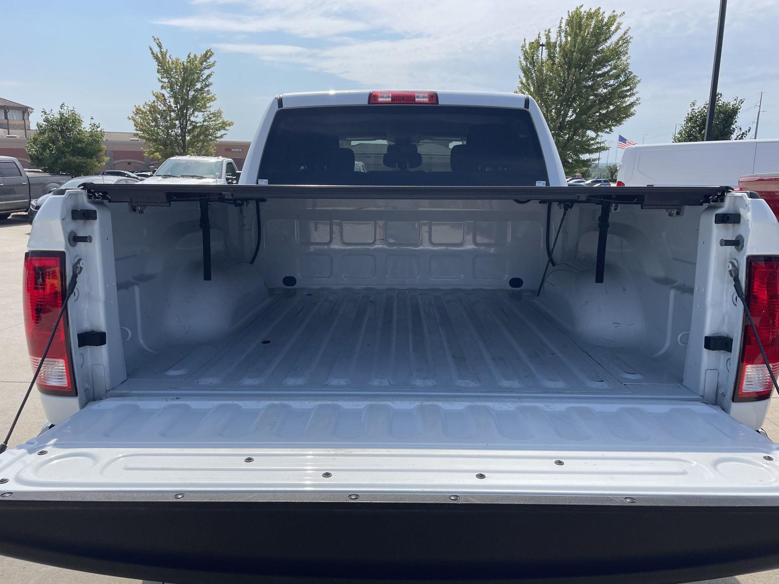Vehicle photo 34