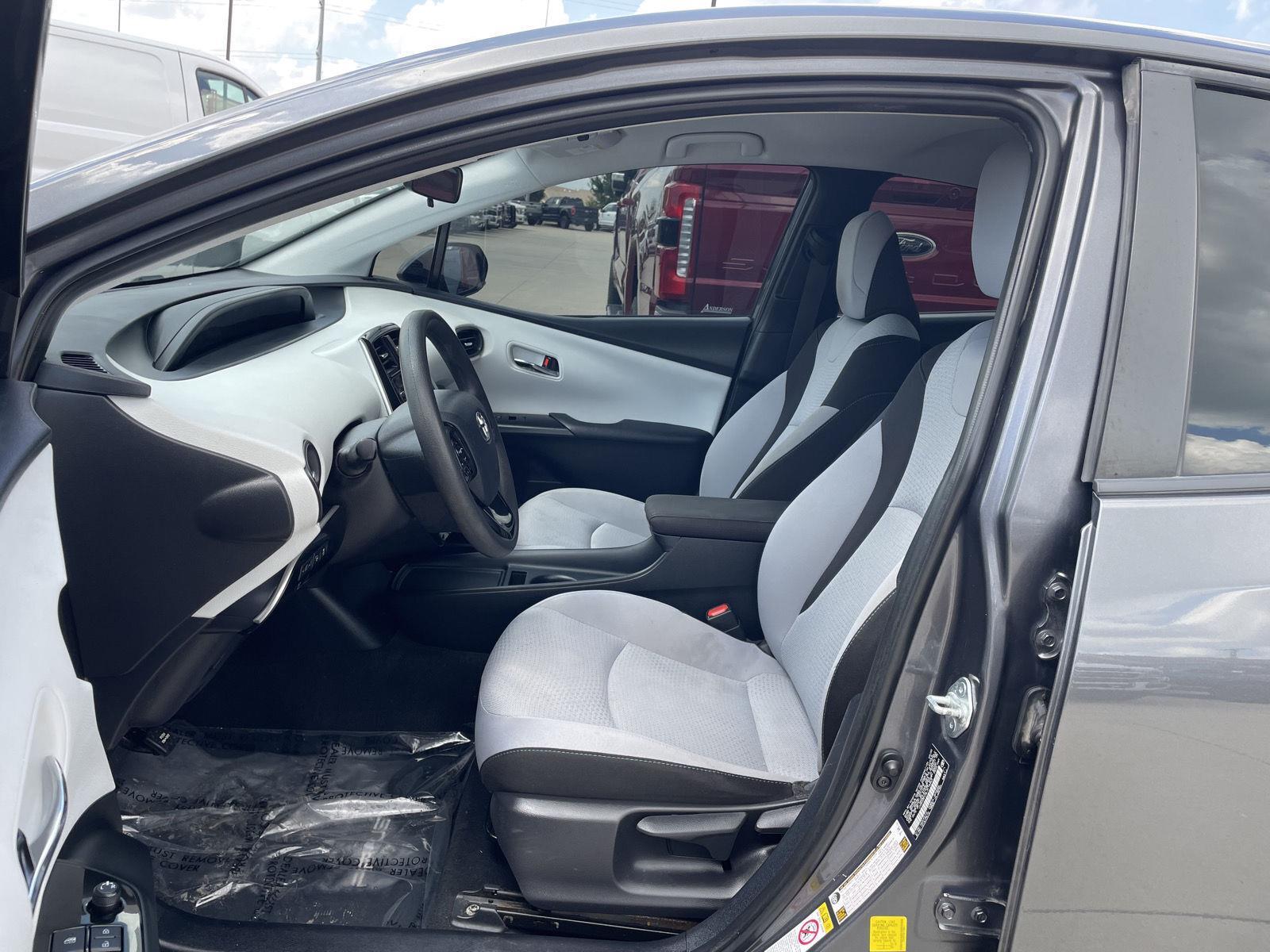 Vehicle photo 17