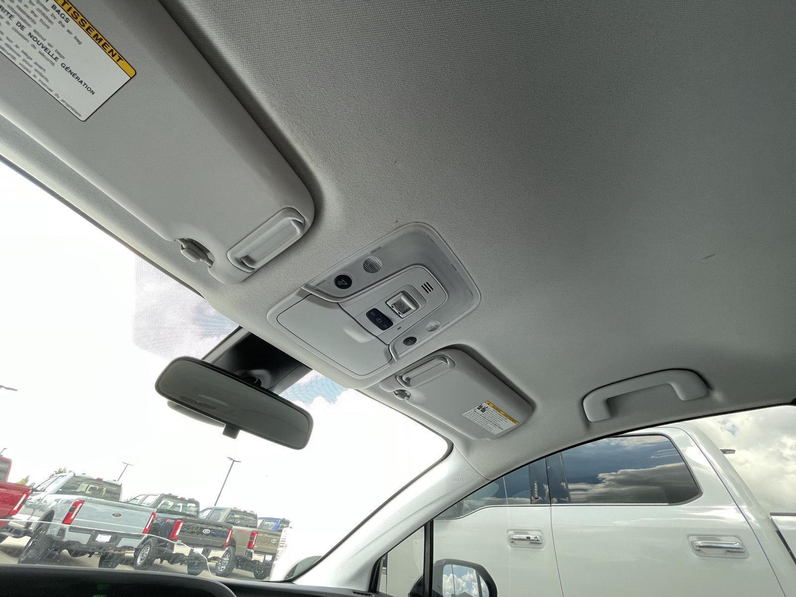 Vehicle photo 20