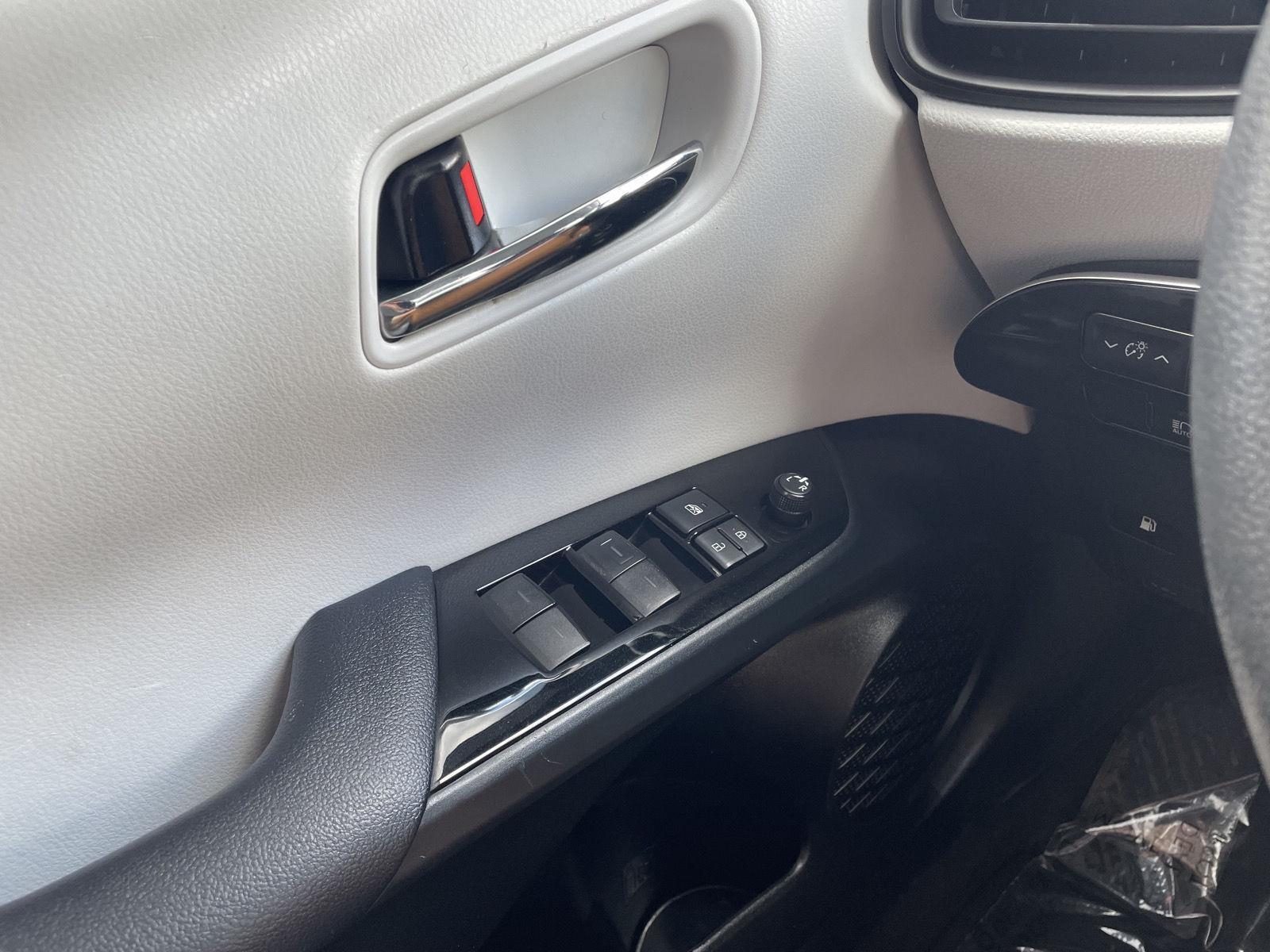 Vehicle photo 27