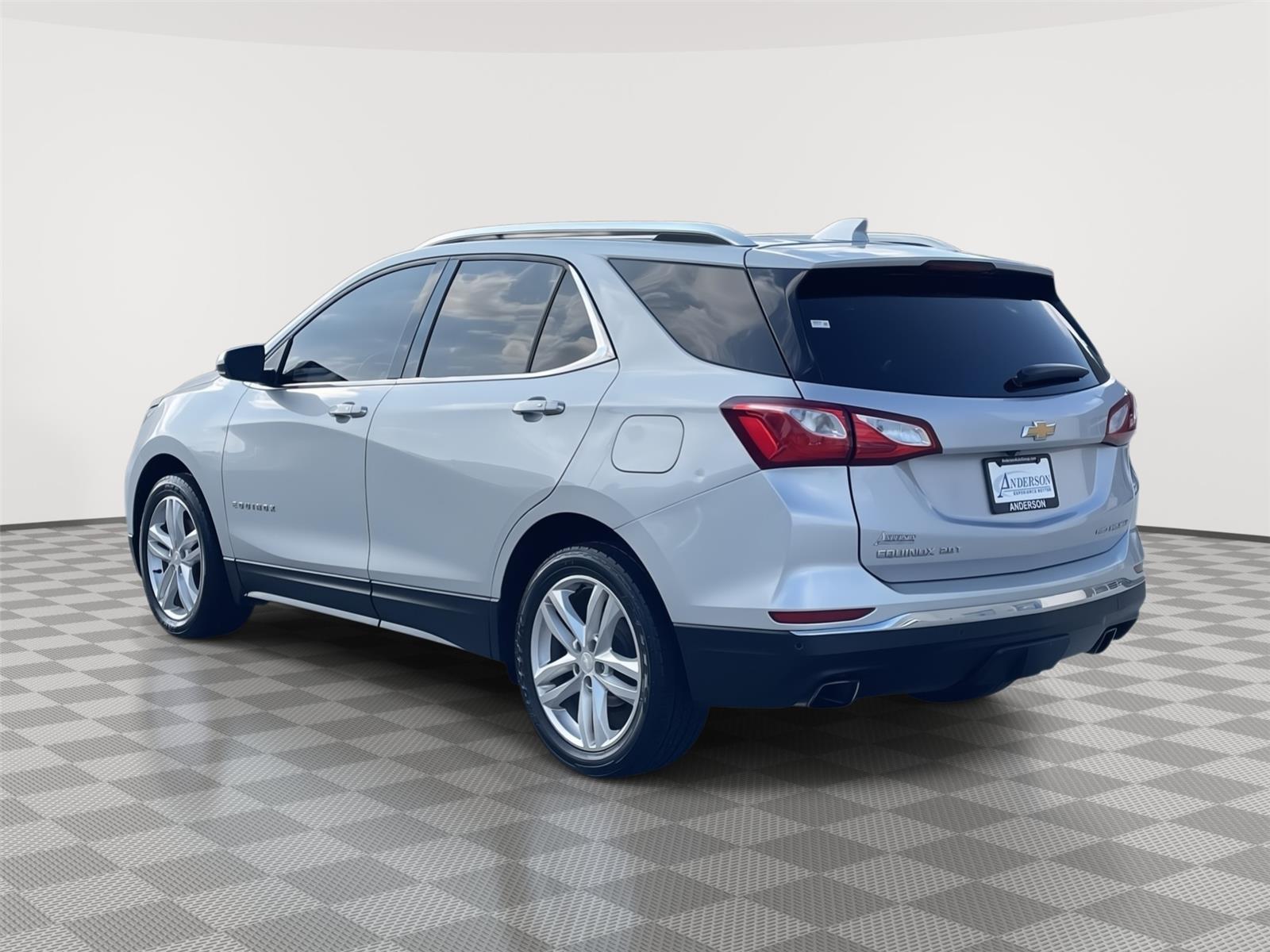 Vehicle photo 9
