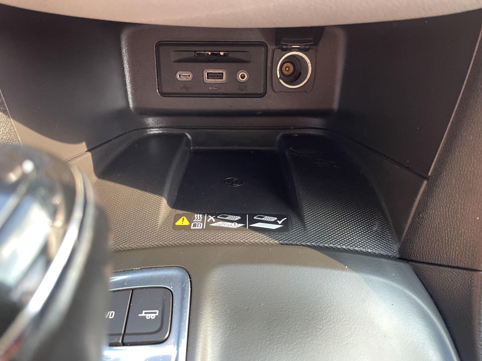 Vehicle photo 29