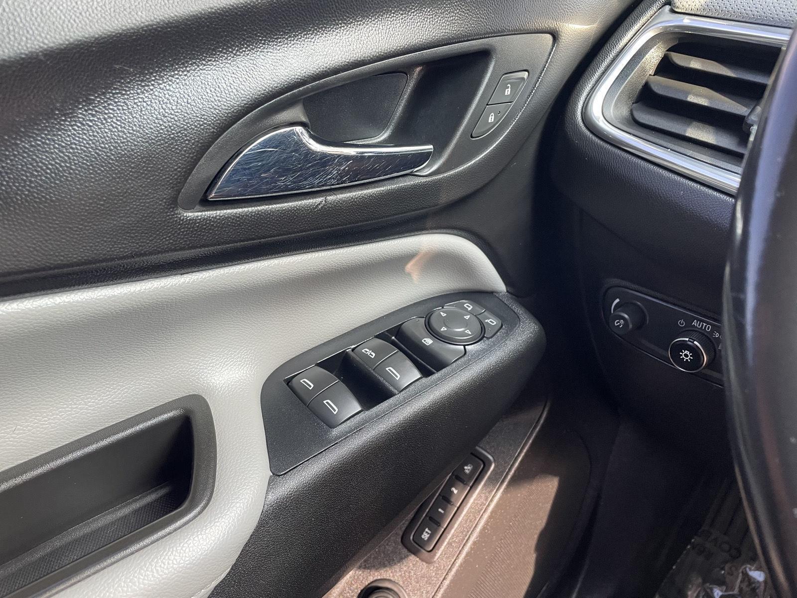 Vehicle photo 30