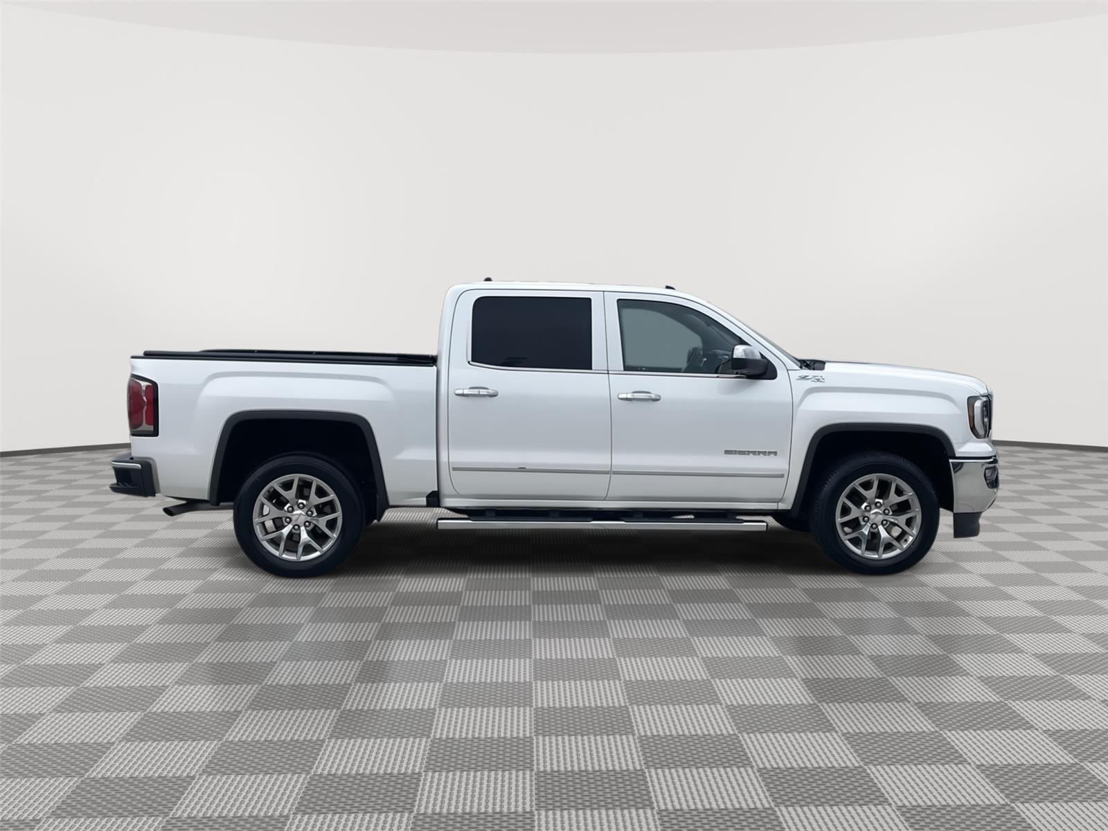 Vehicle photo 6