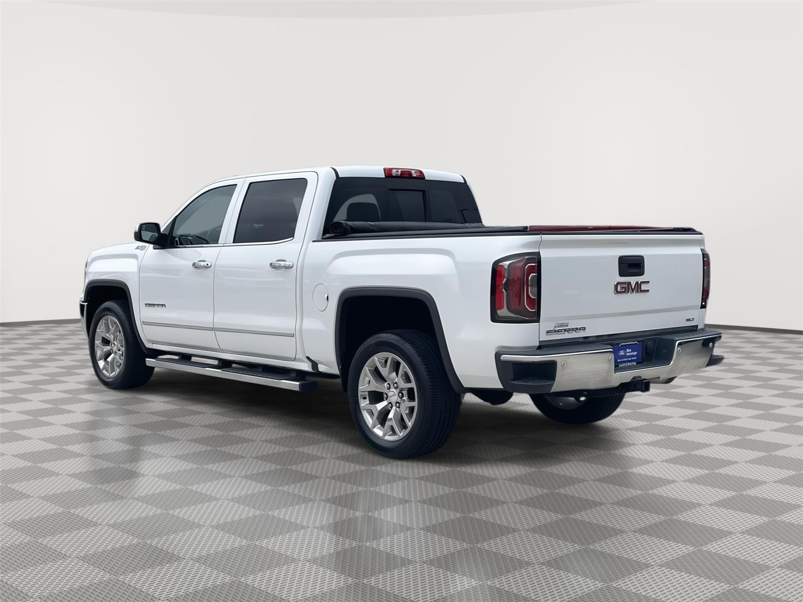 Vehicle photo 9