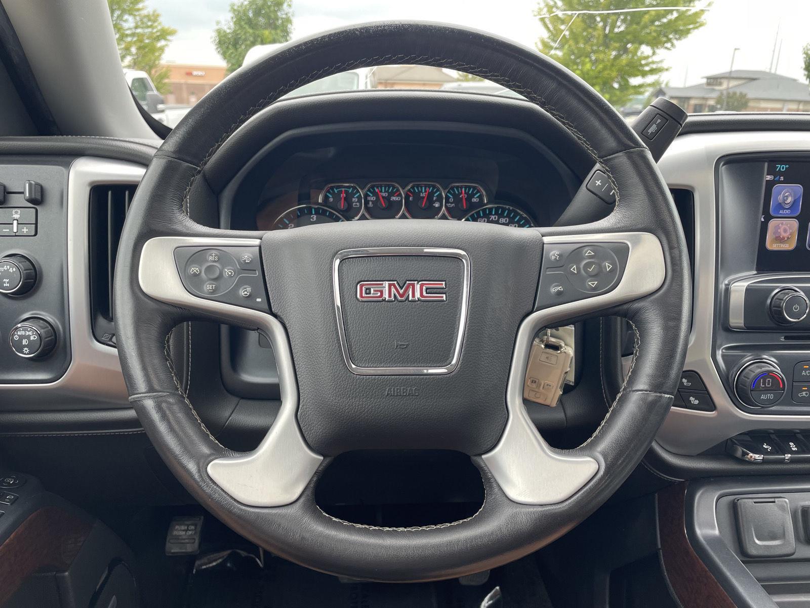 Vehicle photo 12