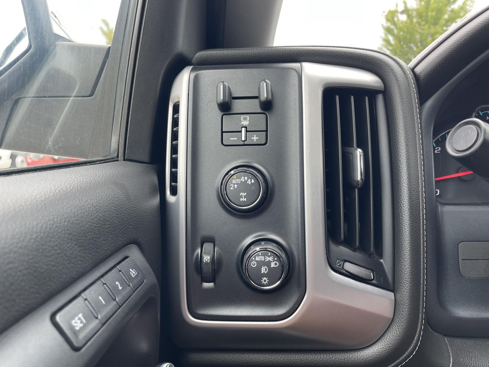 Vehicle photo 16