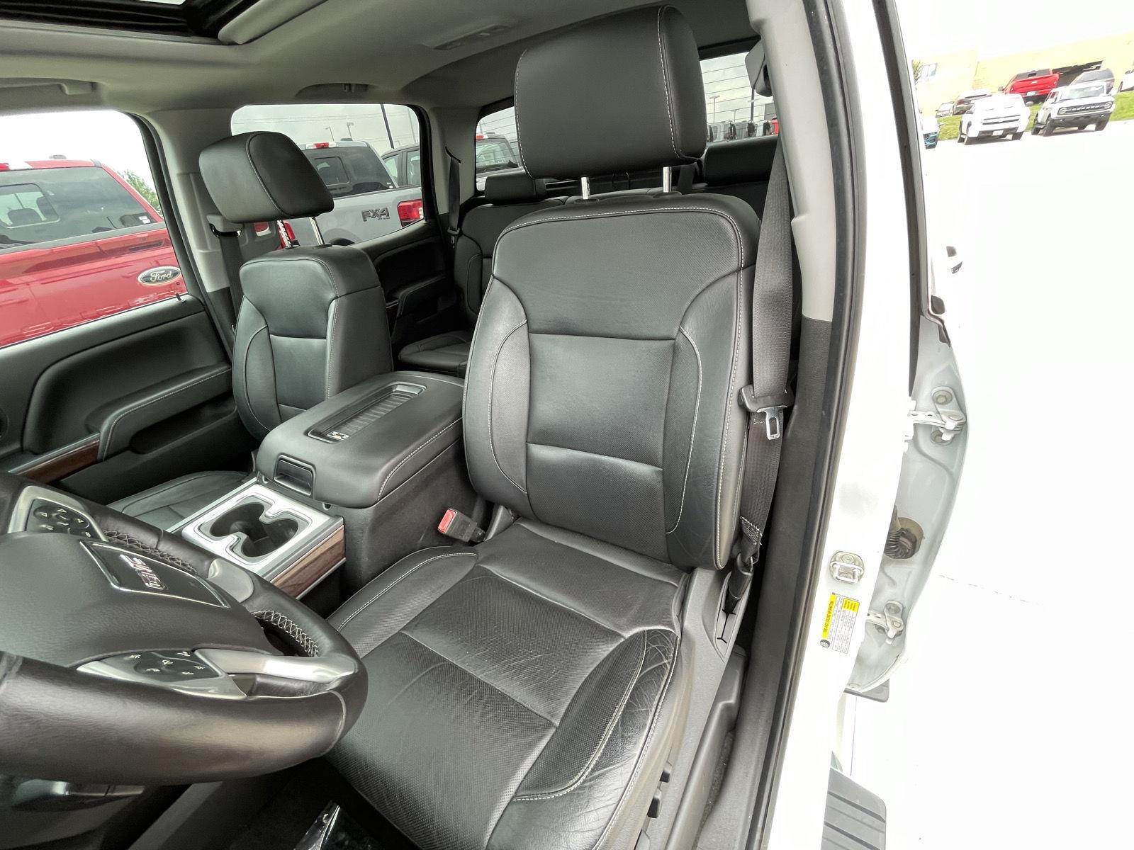 Vehicle photo 18