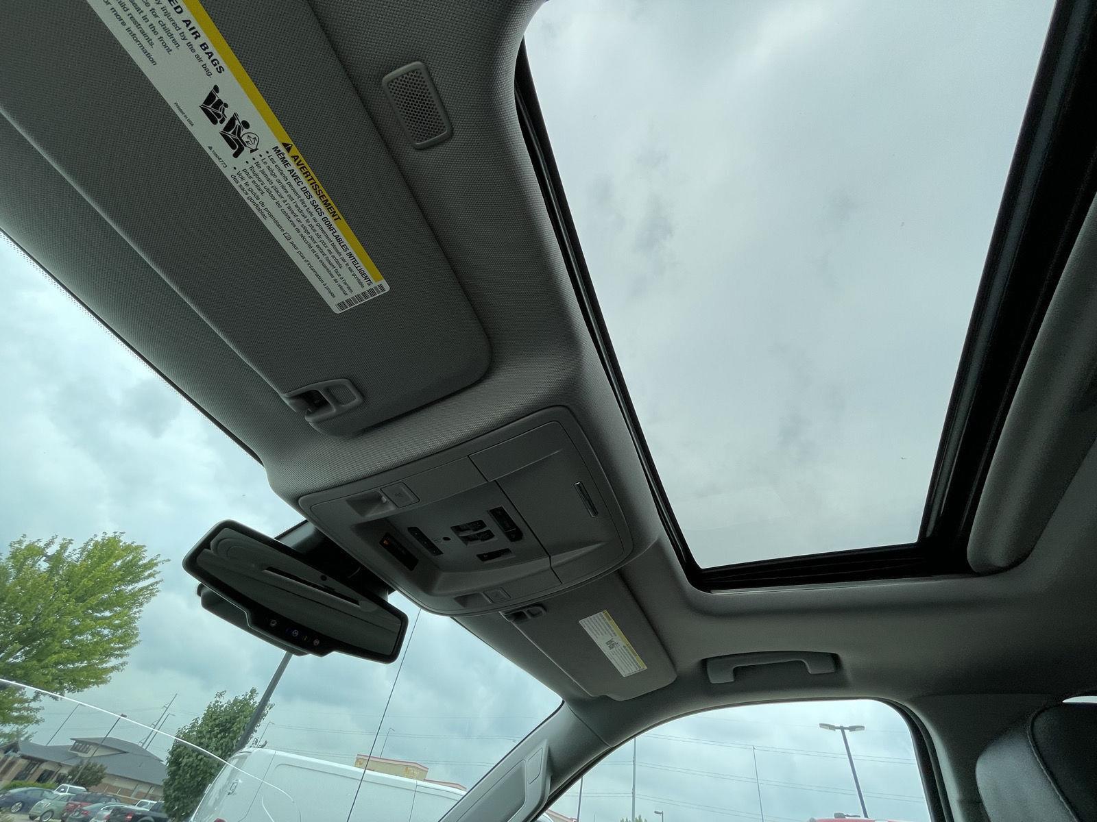 Vehicle photo 21