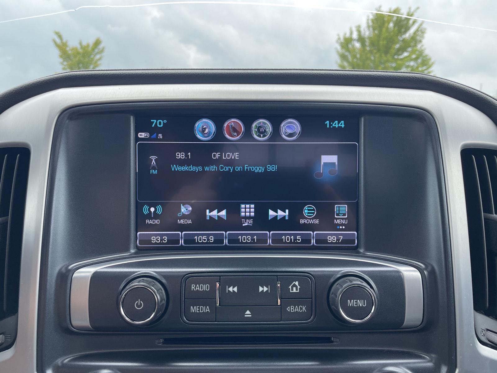 Vehicle photo 25
