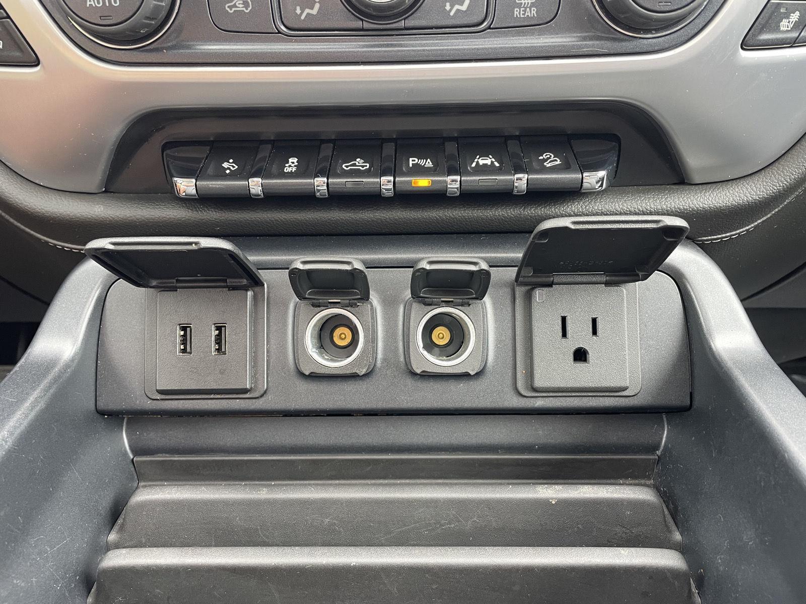 Vehicle photo 30