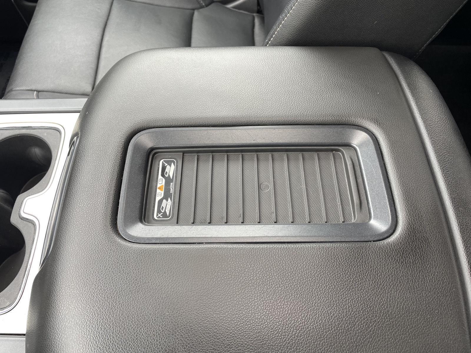 Vehicle photo 31