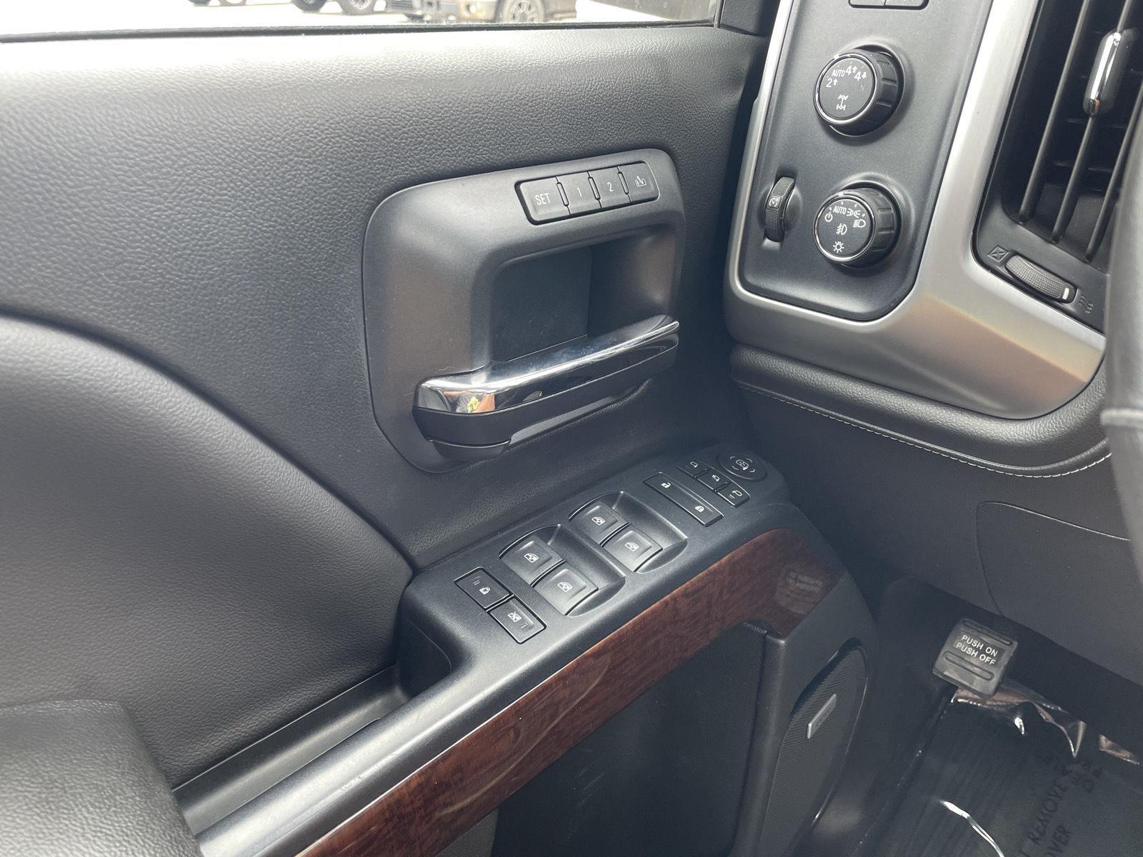 Vehicle photo 32