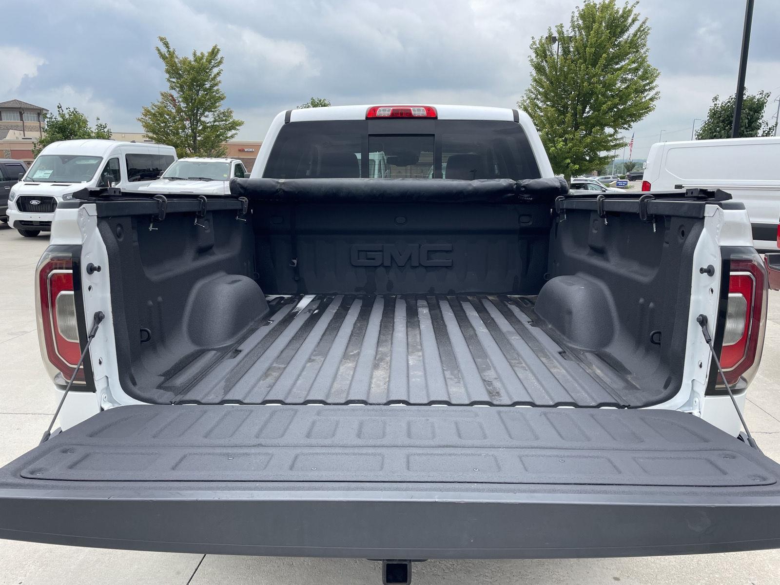 Vehicle photo 38