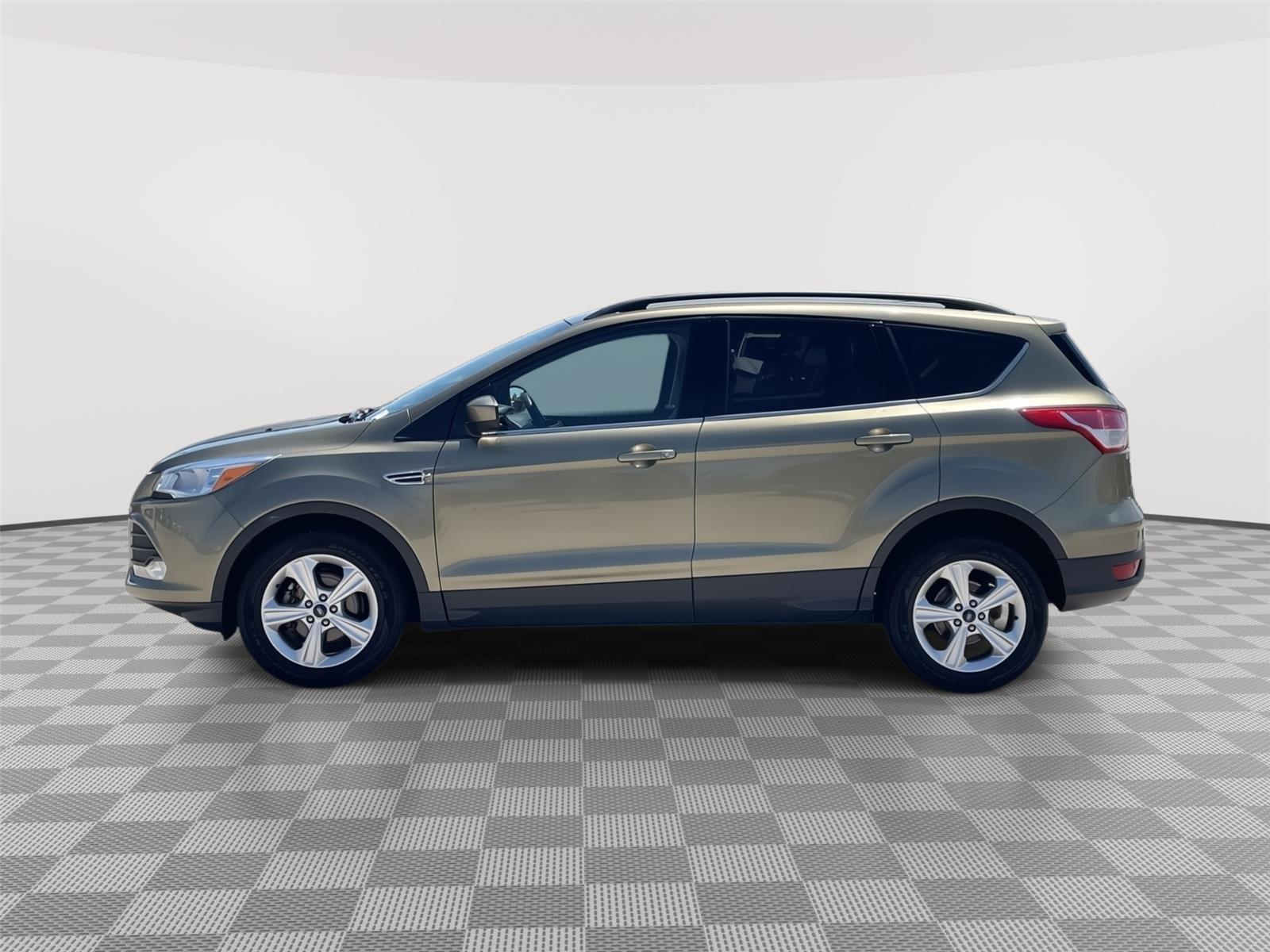 Vehicle photo 2