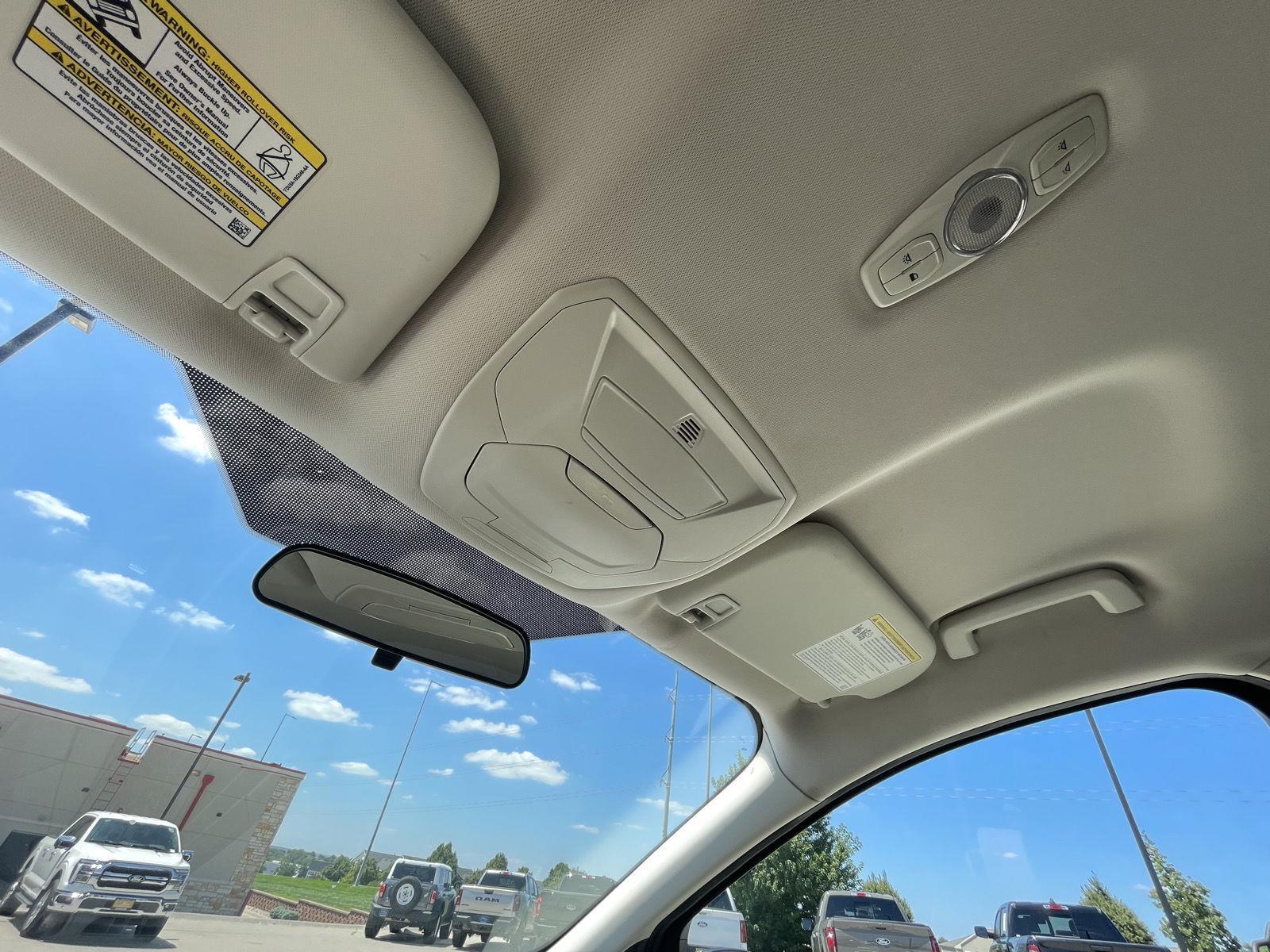 Vehicle photo 21