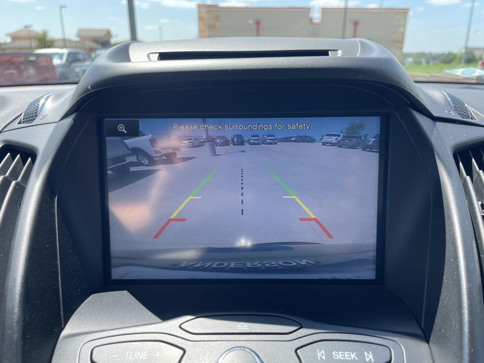 Vehicle photo 23