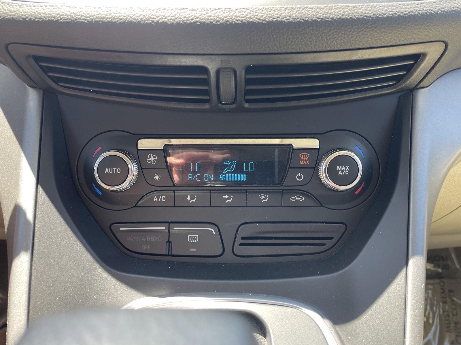 Vehicle photo 25