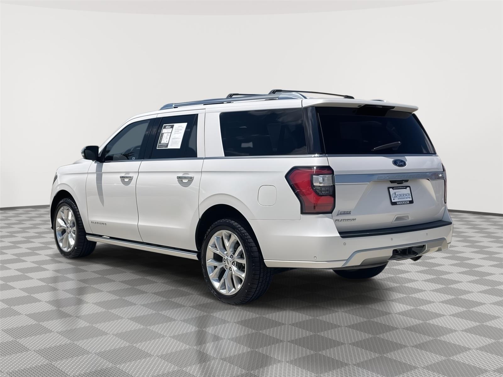 Vehicle photo 9